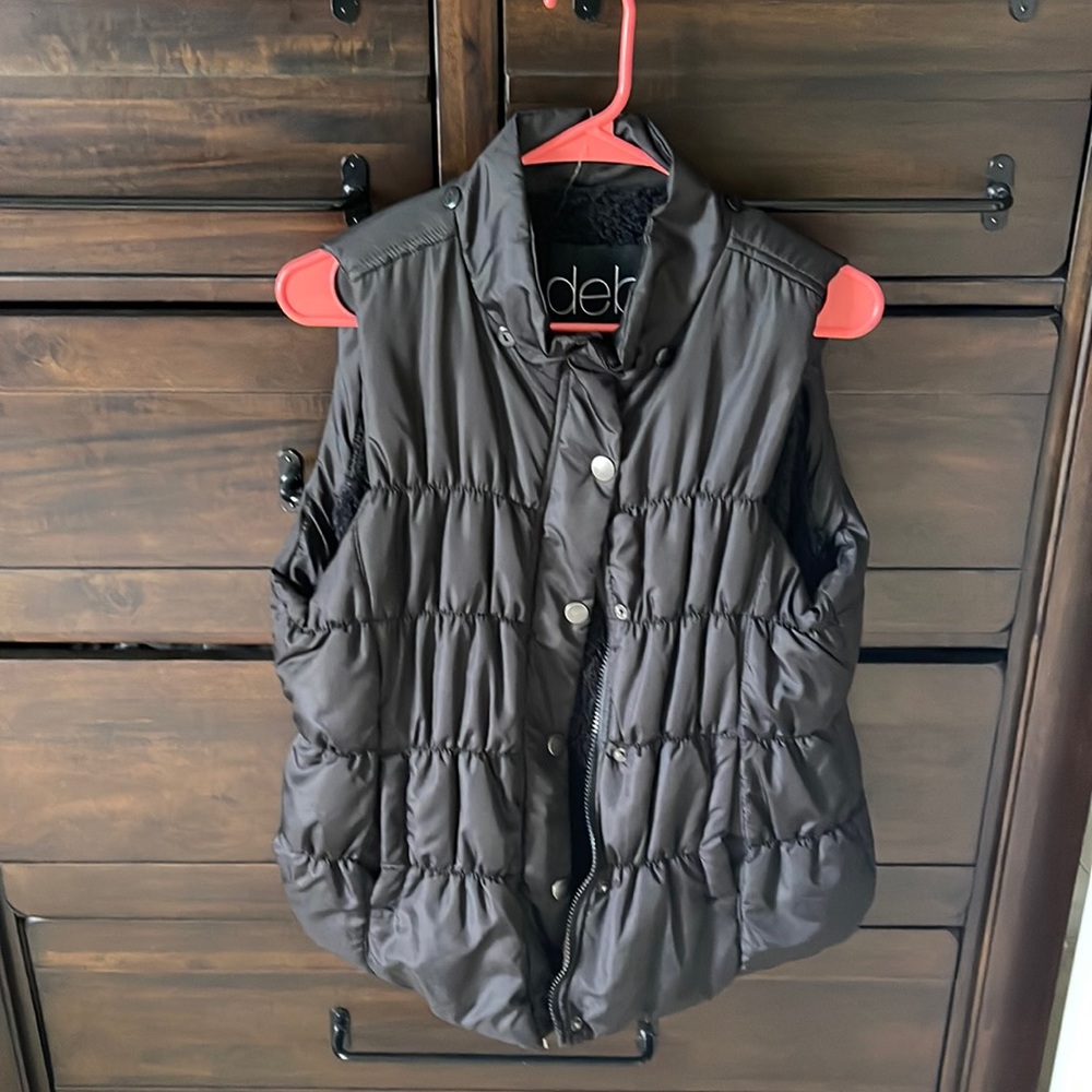 Black puffer vest